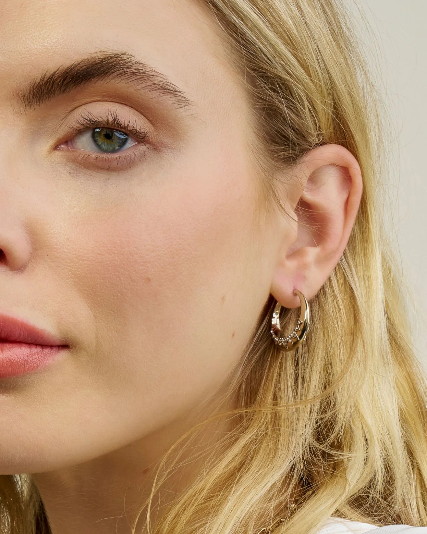 Sol Hoop Earrings - Image 3